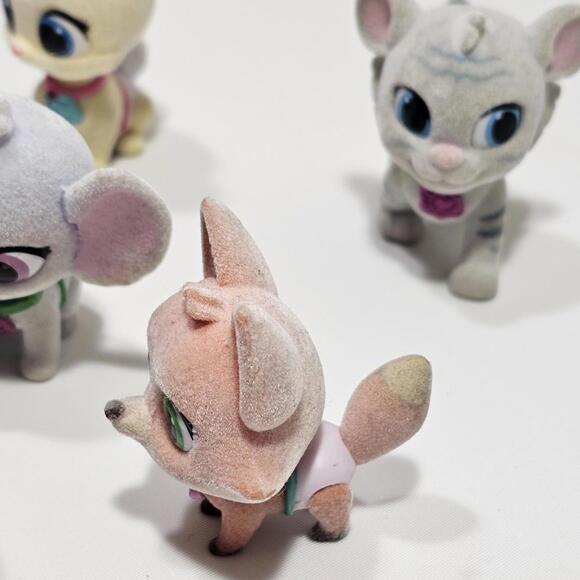 Lot Of 8 Disney Junior T.O.T.S. Mini Figures Tiny Ones Transportation Service - Picture 5 of 11